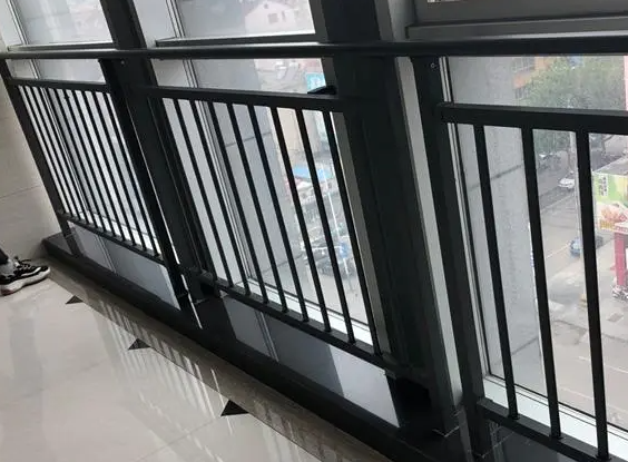 浅谈国内阳台护栏不同材质分析比较奇亿